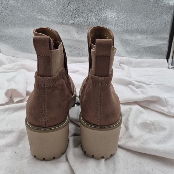 New DV by Dolce Vita Rielle Lug Sole Chelsea Boot Beige Women size 7 - Picture 3 of 8